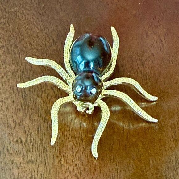 Vintage Gold Spider Brooch Amber Body Textured Legs Statement Gothic Jewelry - Picture 2 of 6